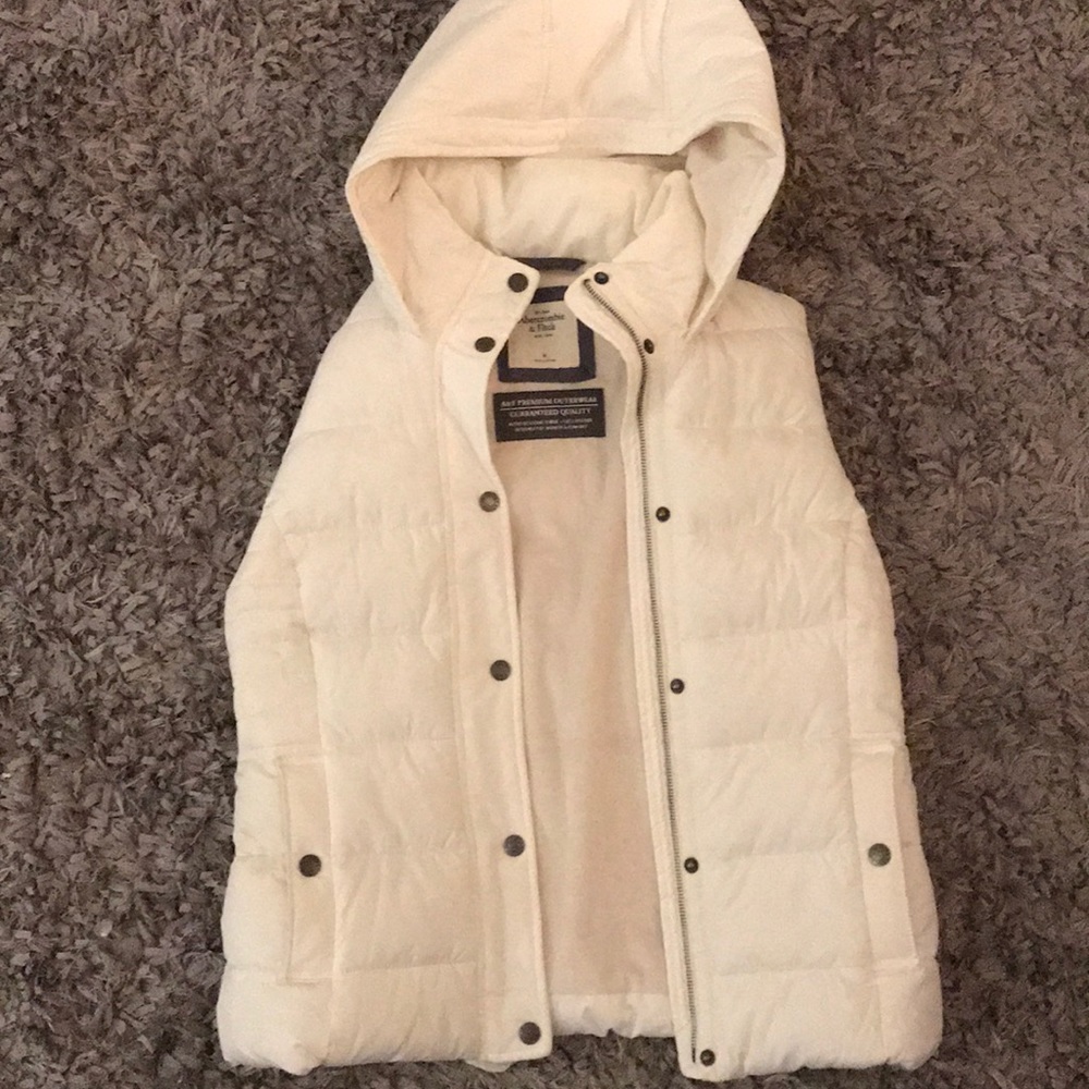 PRICE DROP: Abercrombie &Fitch white winter vest!